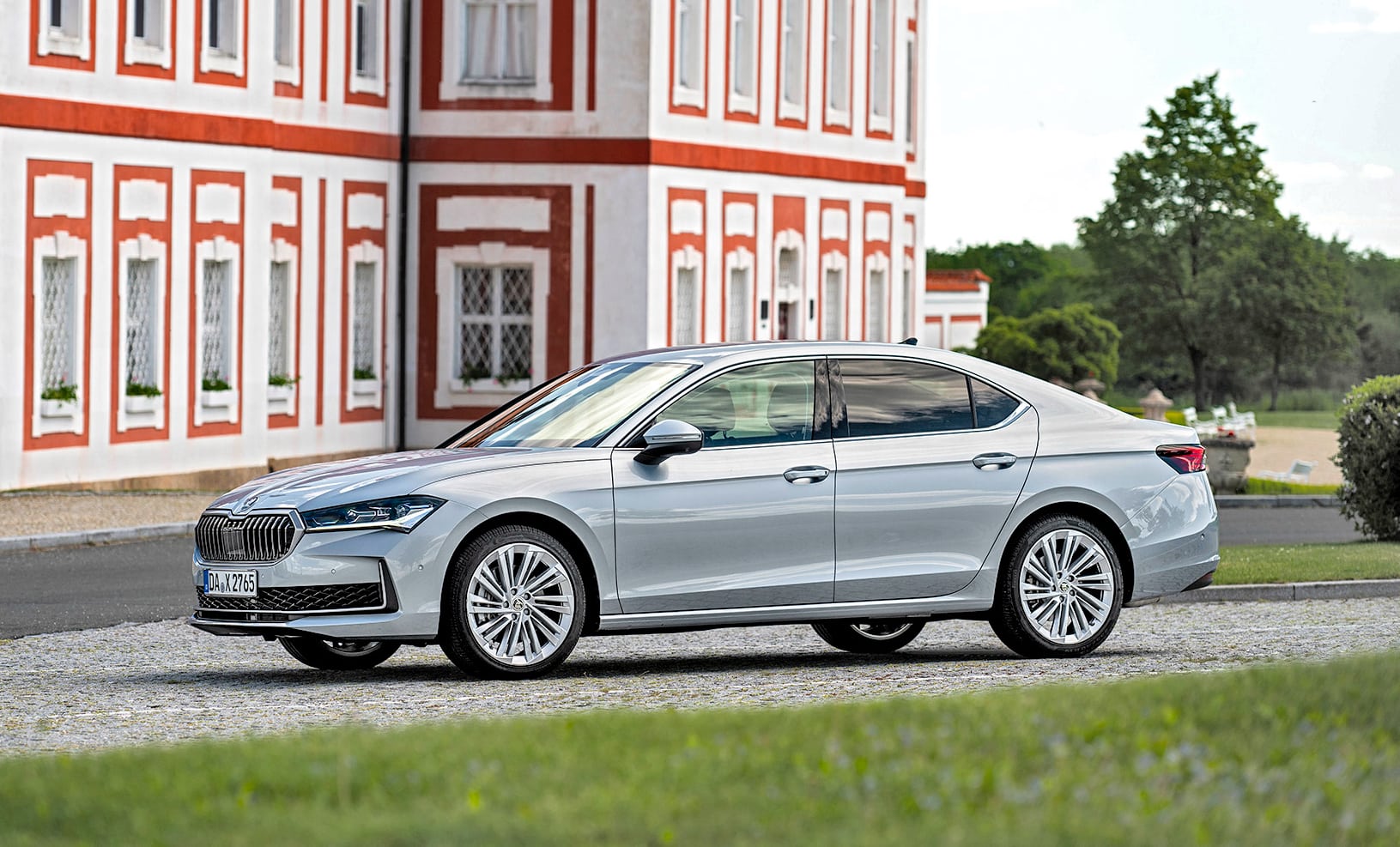 Skoda Superb – przód i bok