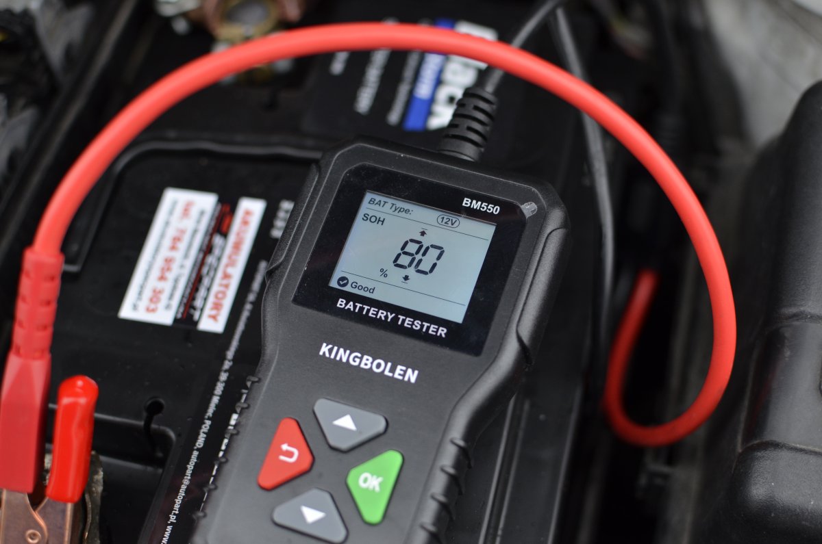 Napięcie, rezystancja, CCA, SOH, SOC – jak czytać parametry akumulatora?