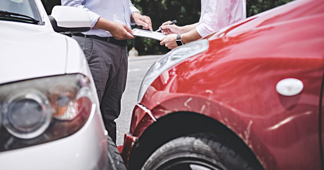 Drobna stłuczka, gigantyczny rachunek. Koszty napraw dla 20 modeli