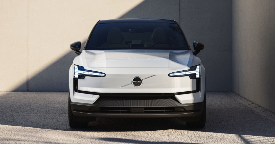 Volvo EX30 przód
