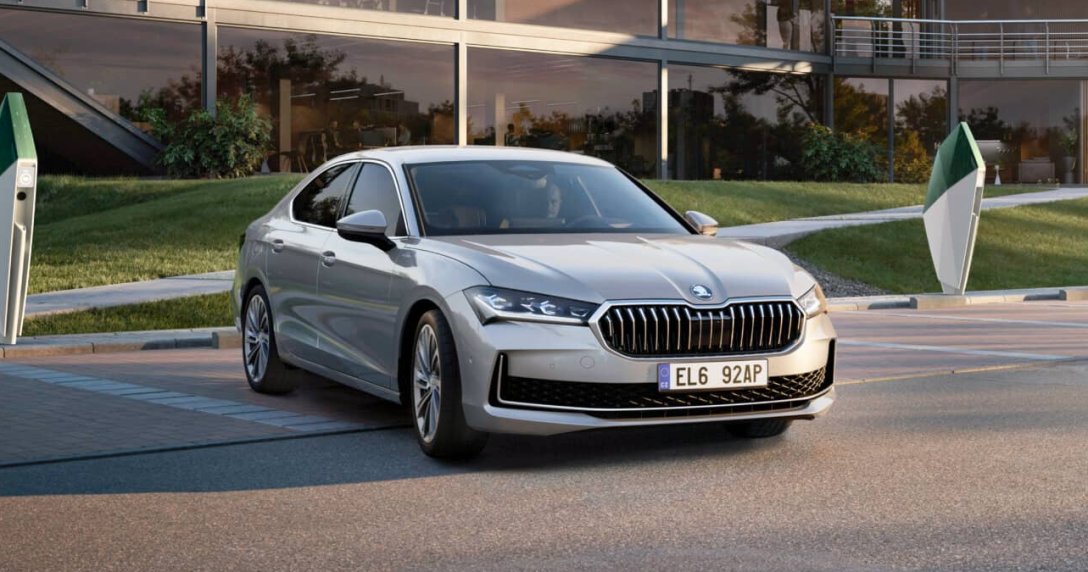 Skoda Superb Plug-in Hybrid – przód