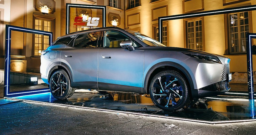 Omoda 7 Super Hybrid – bok