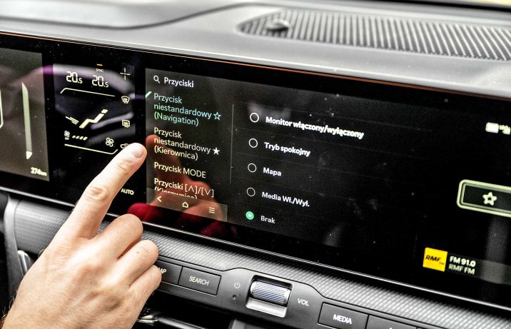 Kia K4 1.6 T-GDI 180 KM 7 DCT GT-Line – deska rozdzielcza, ekran multimediów