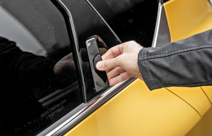 Kia K4 1.6 T-GDI 180 KM 7 DCT GT-Line – klamka zewnętrzna w tylnych drzwiach