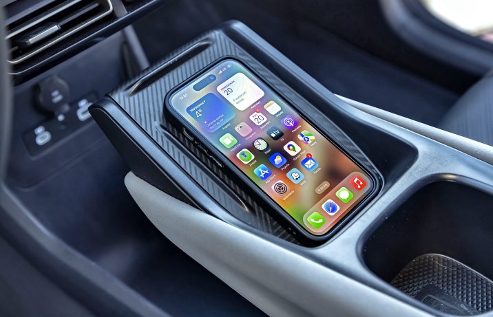 BYD Dolphin Surf Comfort – deska rozdzielcza, ładowanie indukcyjne