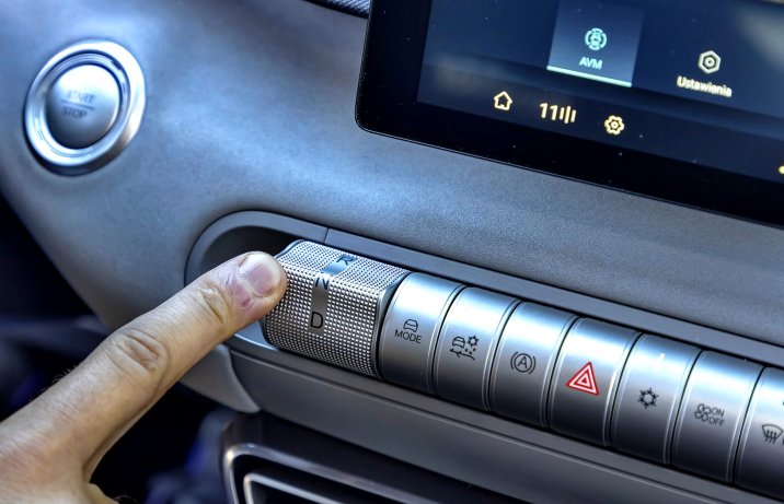 BYD Dolphin Surf Comfort – deska rozdzielcza, przyciski, biegi