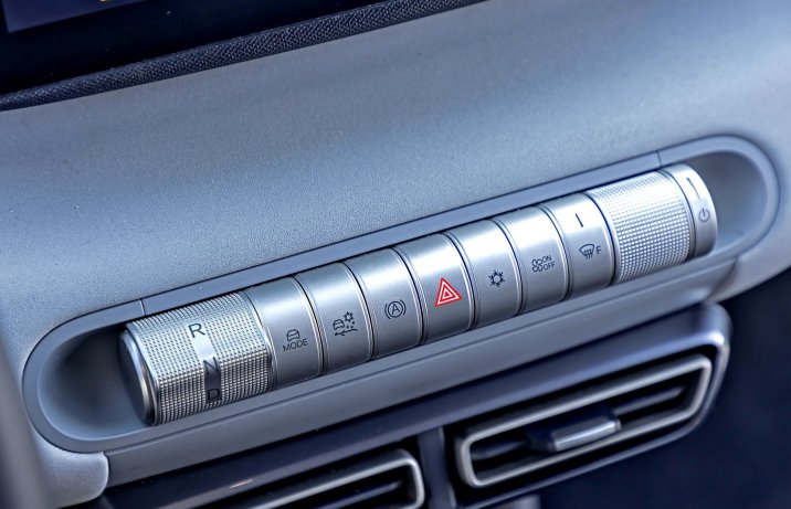 BYD Dolphin Surf Comfort – deska rozdzielcza, sterowanie przyciskami