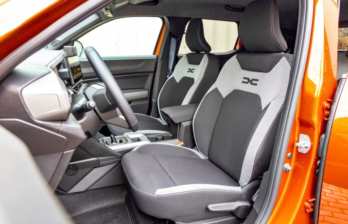 Dacia Duster hybrid 155 journey – fotele