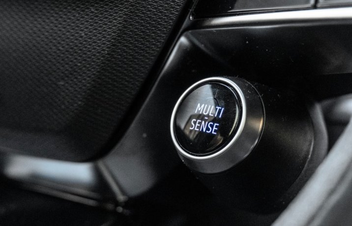 Renault Austral full hybrid E-Tech 200 esprit Alpine – przycisk wyboru trybów jazdy