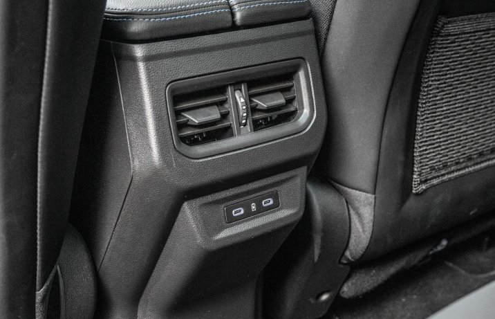 Renault Austral - tył konsoli