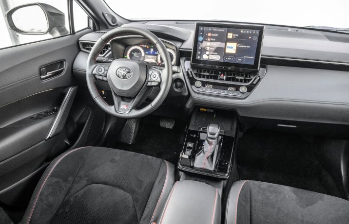 Toyota Corolla Cross - kokpit
