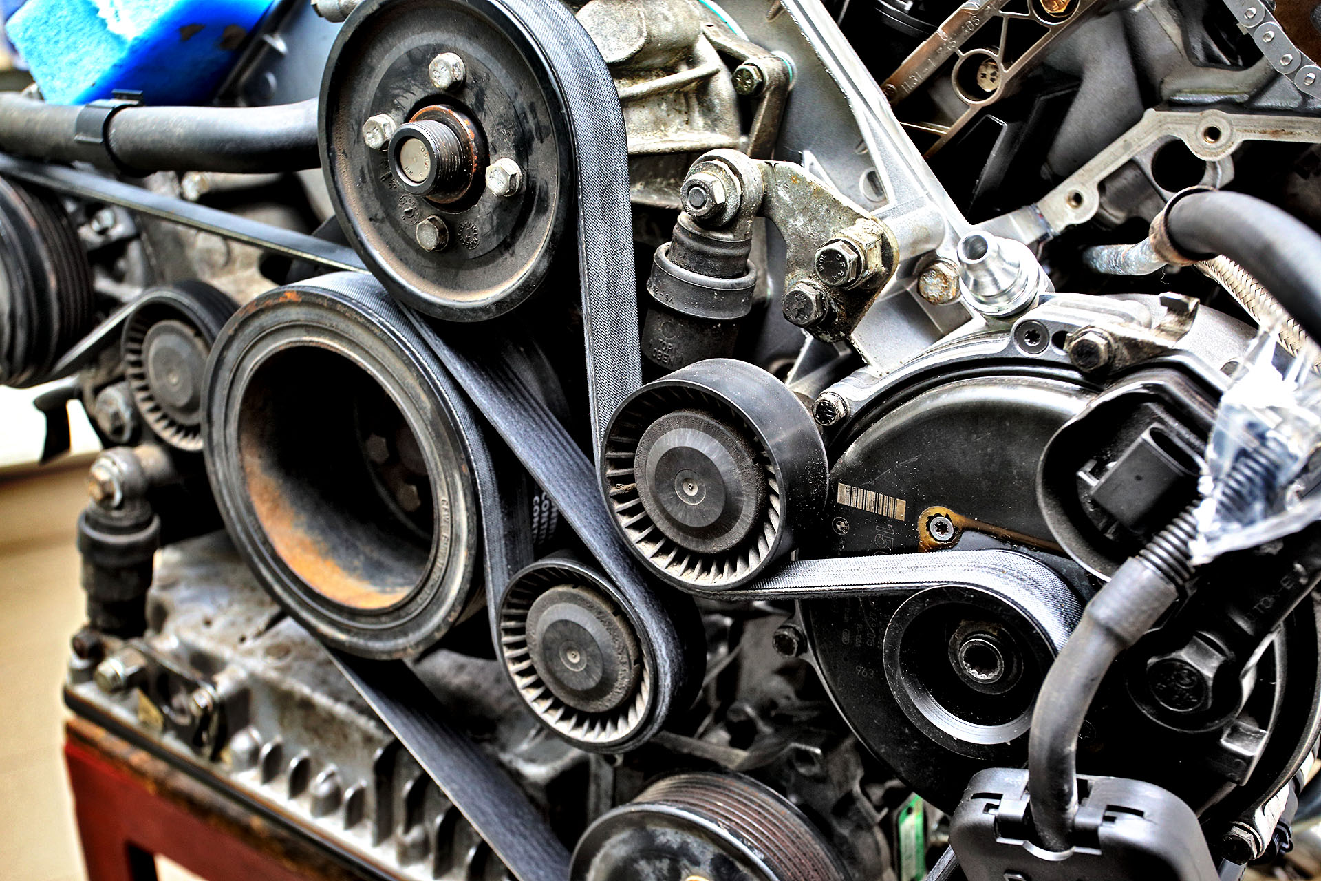 Napęd osprzętu silnika