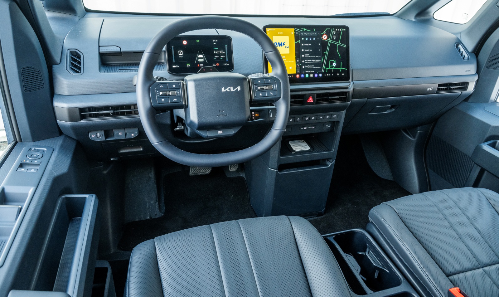 kia-pv5-deska-rozdzielcza