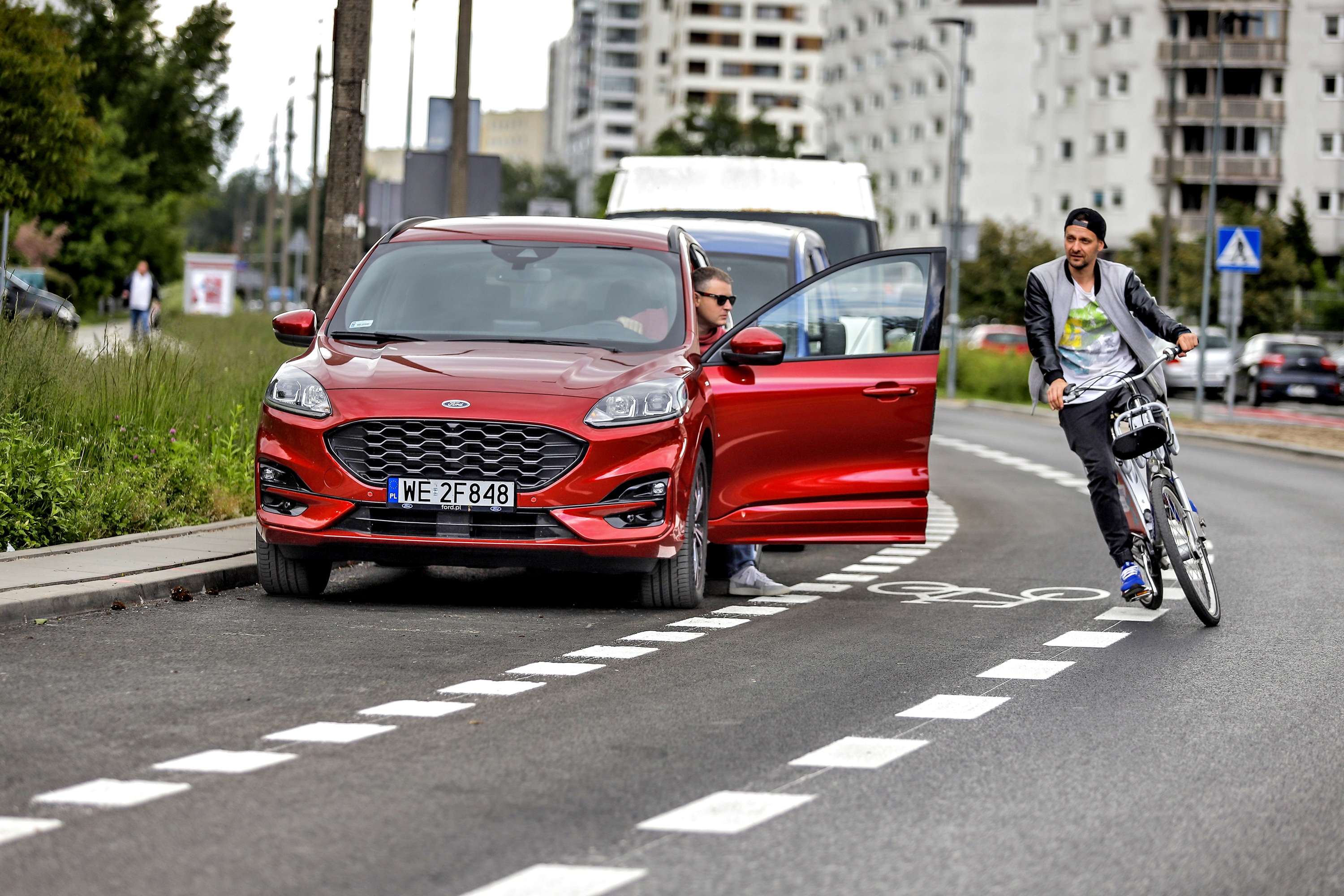 rowerzysta-na-drodze