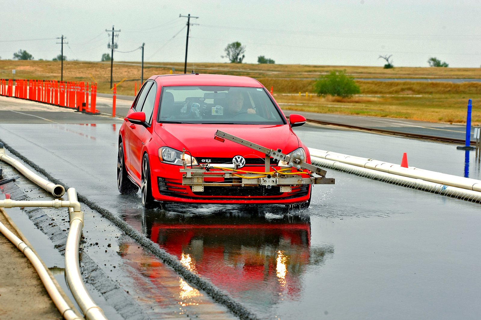 test opon letnich 2026 mokra nawierzchnia Droga hamowania ze 100 kmh