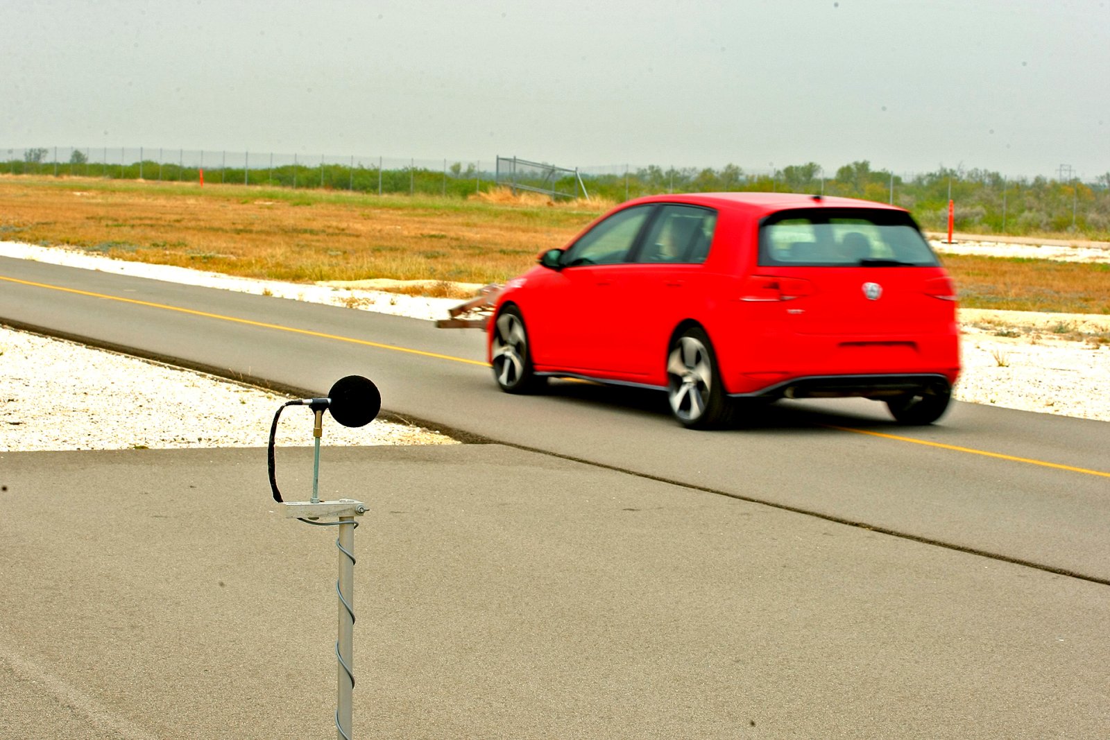 test opon letnich 2026 sucha nawierzchnia hałas przy 100 kmh