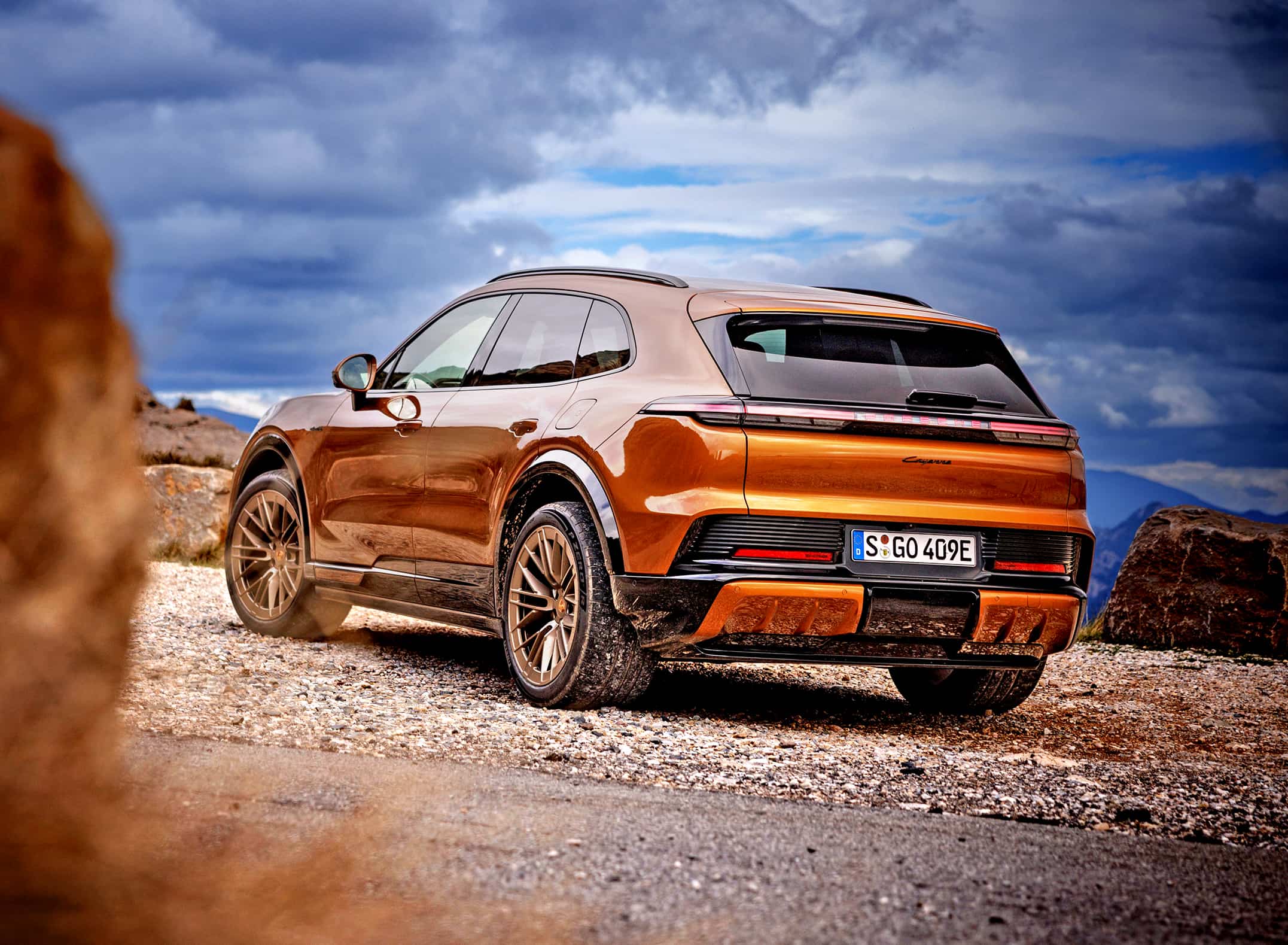 porsche-cayenne-electric-tyl