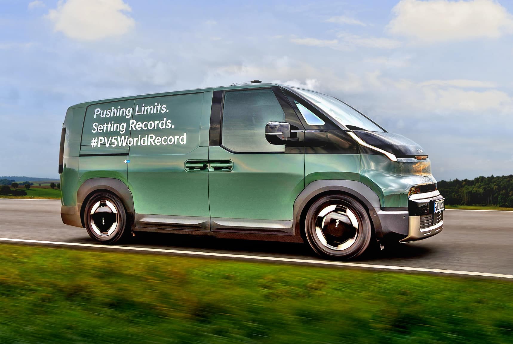kia-pv5-cargo-przod-bok-rekord-zasiegu
