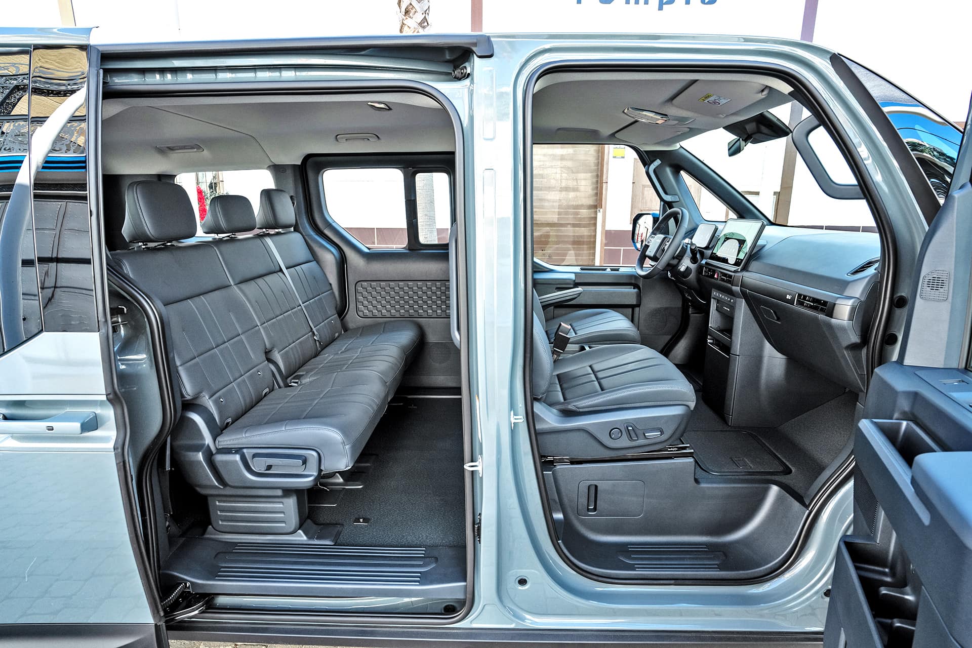 kia-pv5-osobowa-fotele-pierwszy-drugi-rzad