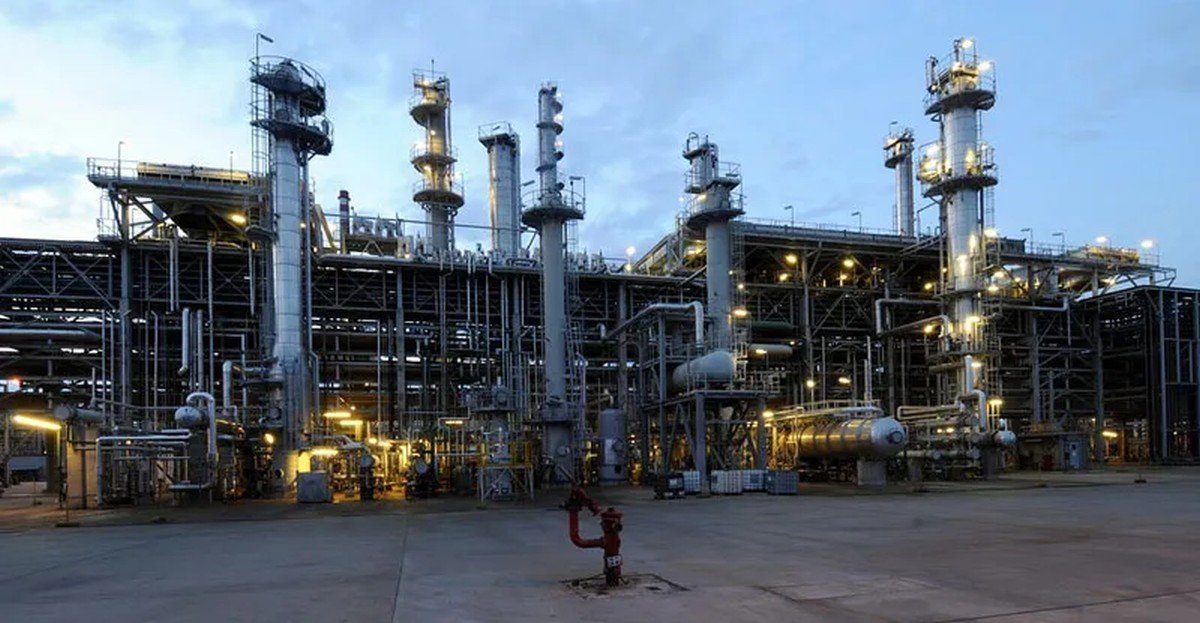 Zakaz wjazdu aut wyprodukowanych w Chinach do zakładów Orlen Unipetrol w Czechach. Co z Polską?