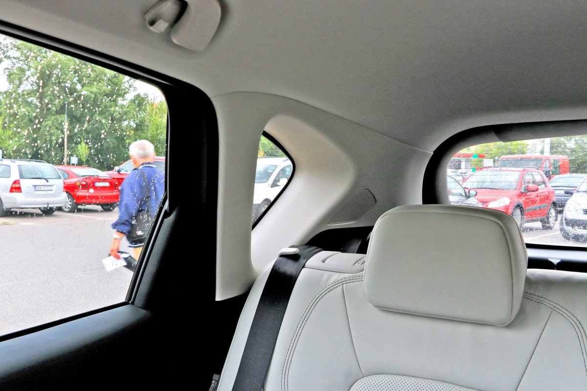 Nowe auta z coraz gorszą widocznością. Oto najlepsze i najgorsze modele