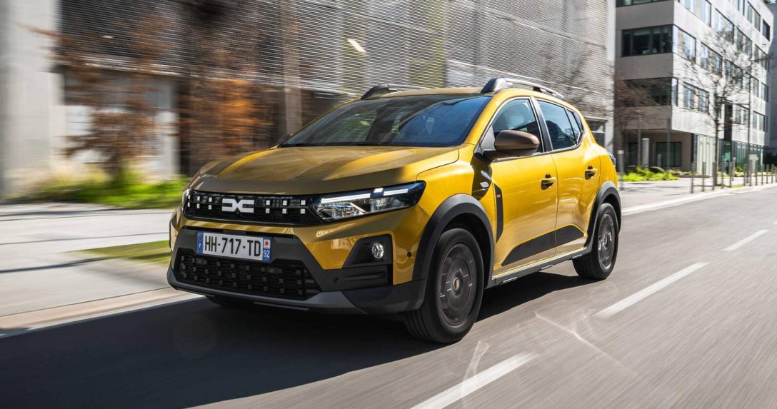 Jeździliśmy najlepszą wersją Dacii Sandero. Ma silnik na LPG, automat i obiecuje 1440 km zasięgu | Pierwsza jazda