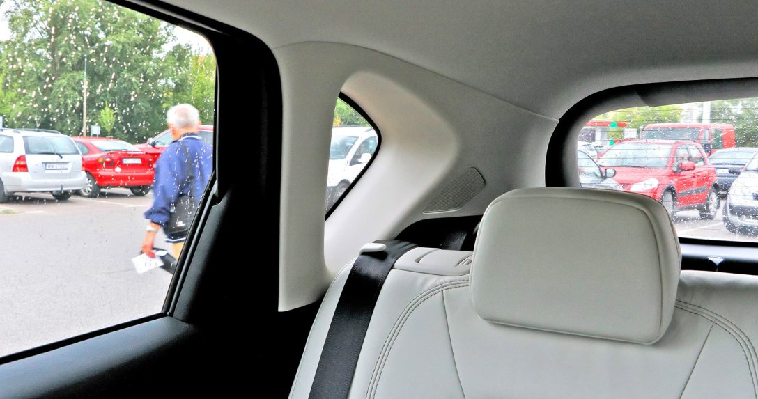 Nowe auta z coraz gorszą widocznością. Oto najlepsze i najgorsze modele