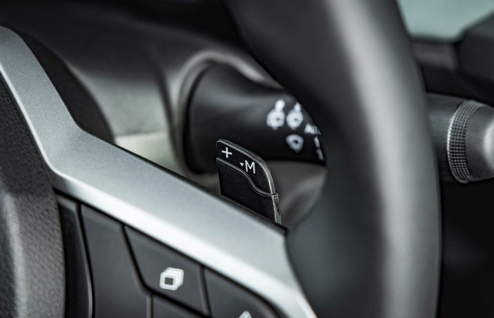 Dacia Sandero Stepway III Eco-G 120 auto Extreme – deska rozdzielcza, łopatki przy kierownicy