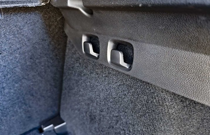 Dacia Sandero Stepway III Eco-G 120 Extreme – bagażnik, haki na zakupy