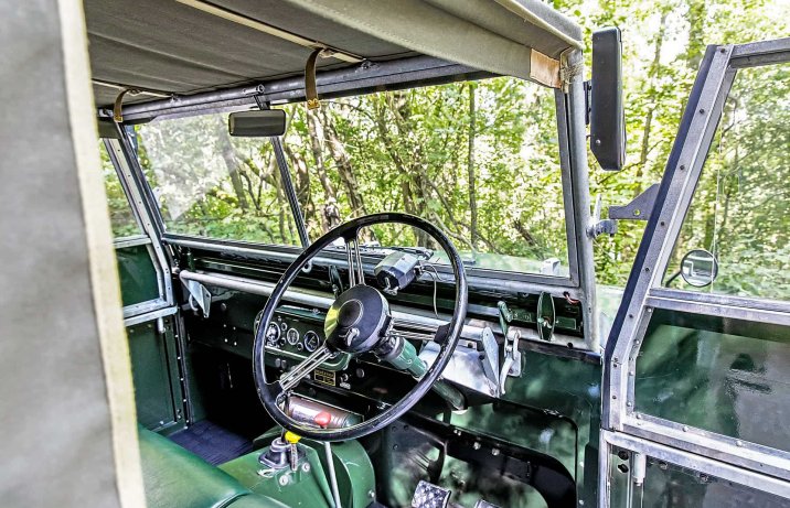 Land Rover Series 1 80 – wnętrze, deska rozdzielcza