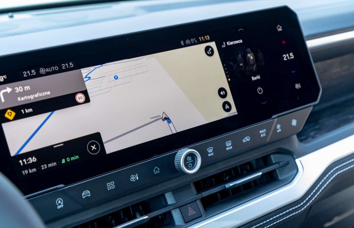 Jeep Compass III – deska rozdzielcza, wyświetlacz multimediów