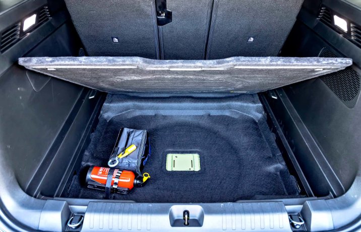 Jeep Compass III – schowek pod podłogą bagażnika