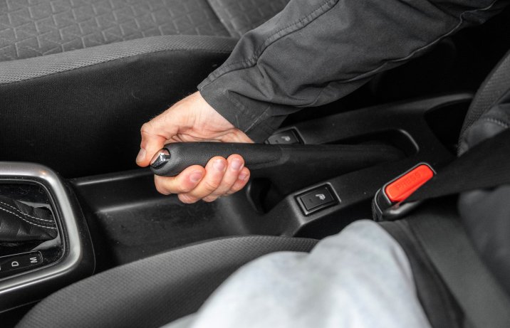 Suzuki Swift - hamulec ręczny