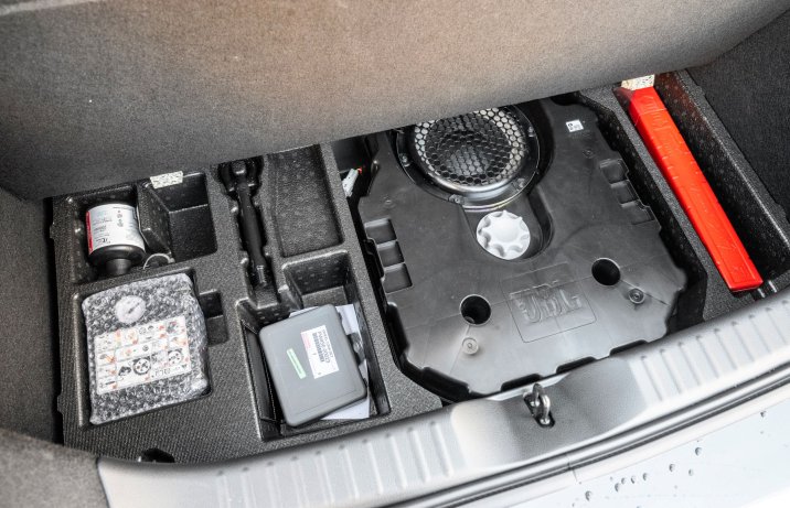 Toyota Aygo X - schowek pod dnem bagażnika