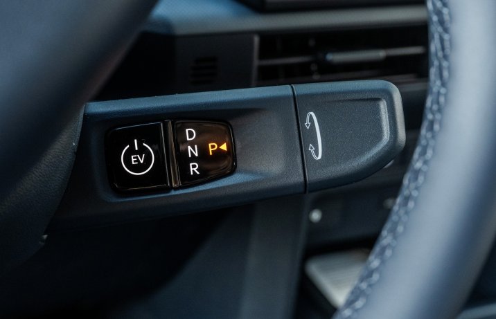 Kia-PV5 dźwignia biegów