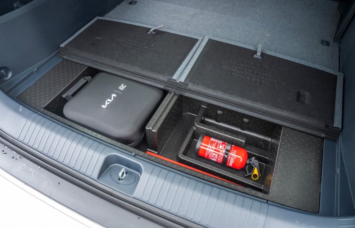 Kia PV5 bagażnik schowki