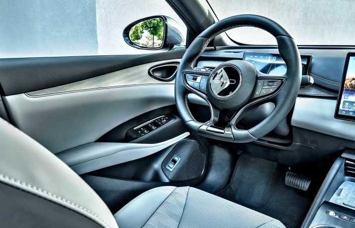 BYD Seal 6 DM-i Touring – wnętrze, deska rozdzielcza, kierownica