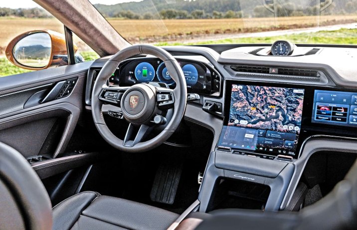 Porsche Cayenne Electric – deska rozdzielcza