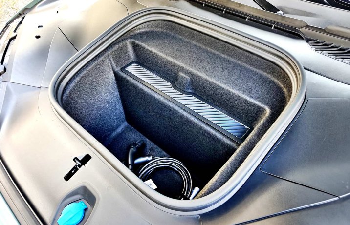 Porsche Cayenne Electric – frunk