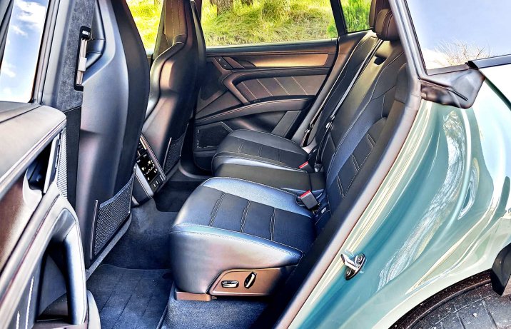 Porsche Cayenne Electric – kanapa