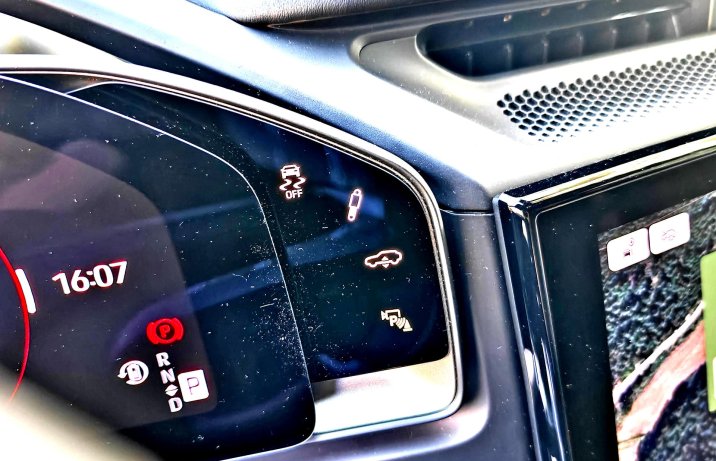 Porsche Cayenne Electric – sterowanie ustawieniami na wyświetlaczu wskaźników