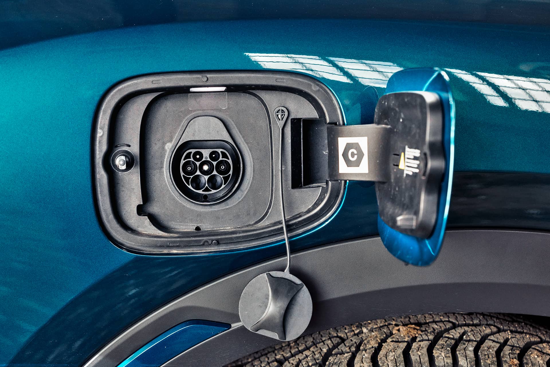 BYD Atto 2 DM-i – gniazdo ładowania