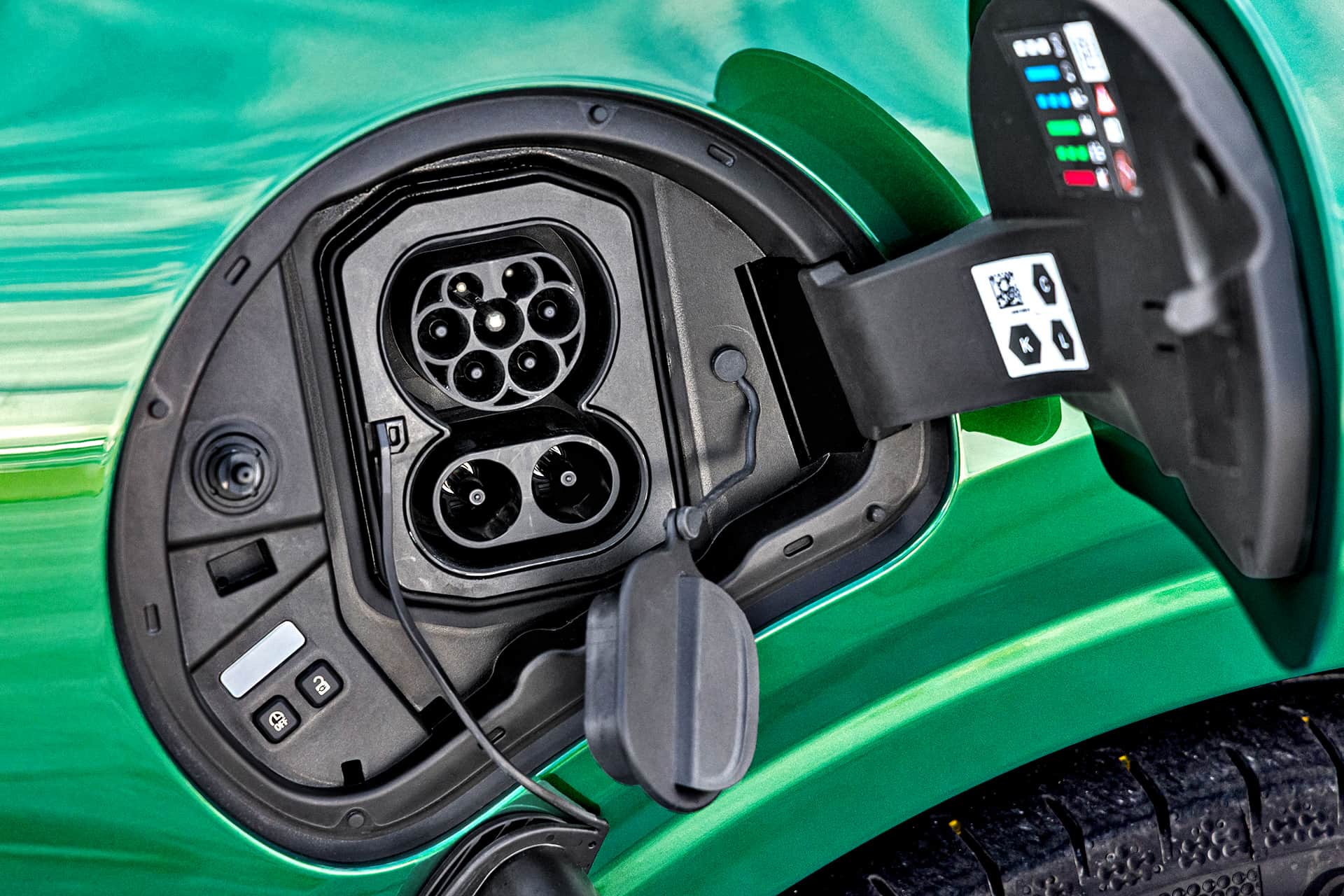 Renault-Twingo-E-Tech-gniazdo-ladowania