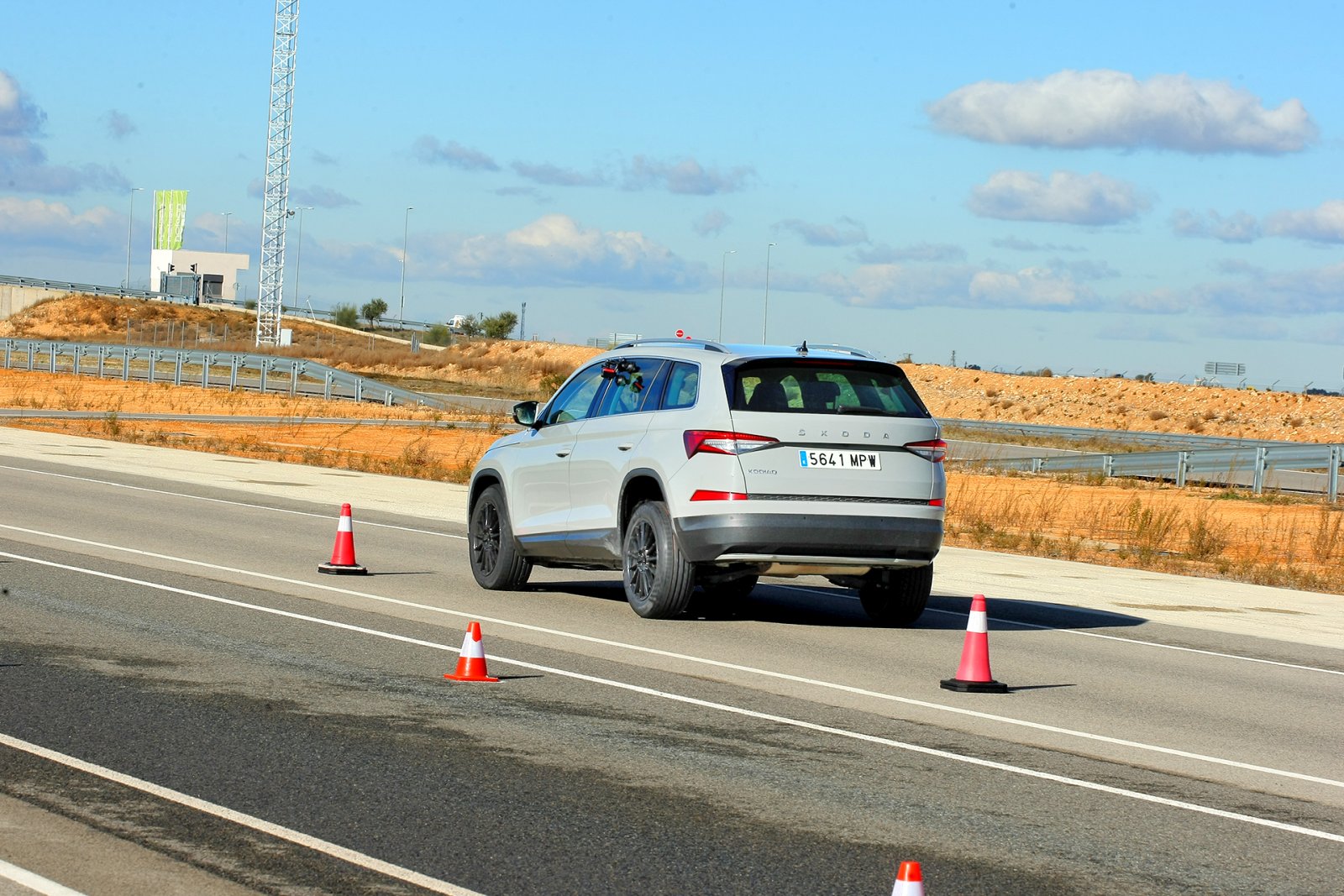 droga hamowania ze 100 kmh na suchym