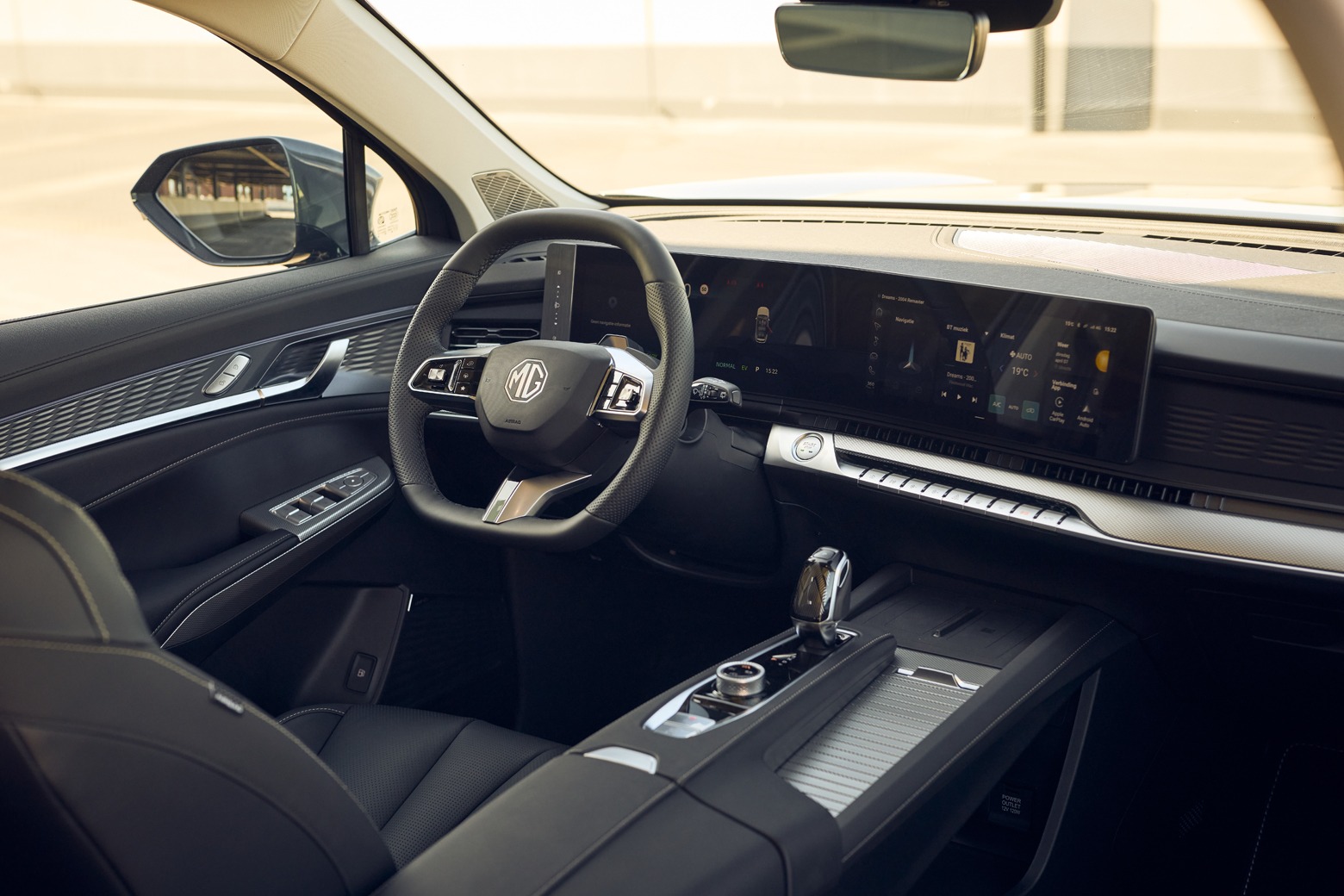 Wnętrze MG S9 PHEV – kokpit i ekrany