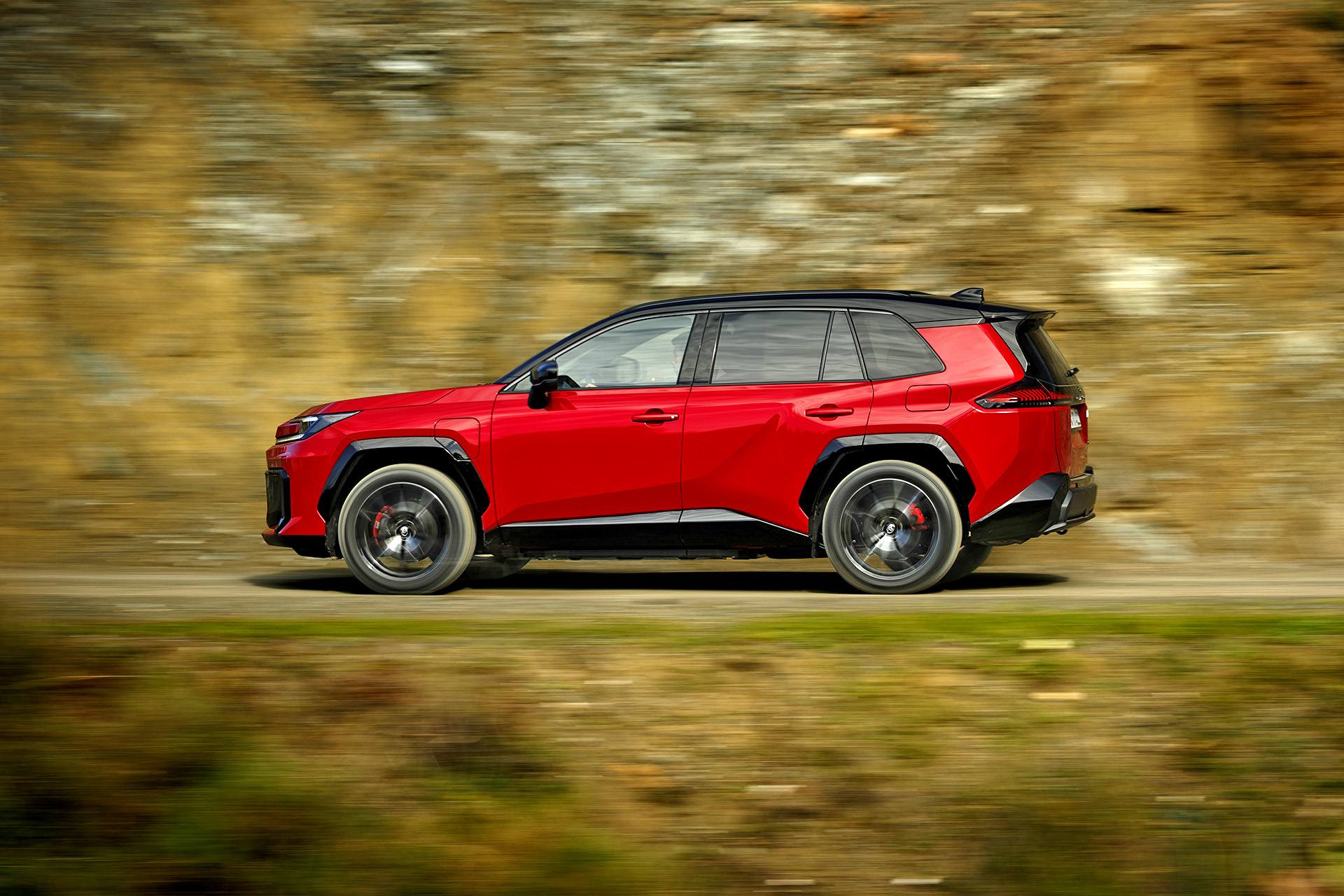 toyota-rav4-2026-phev-gr-sport-jazda-profil