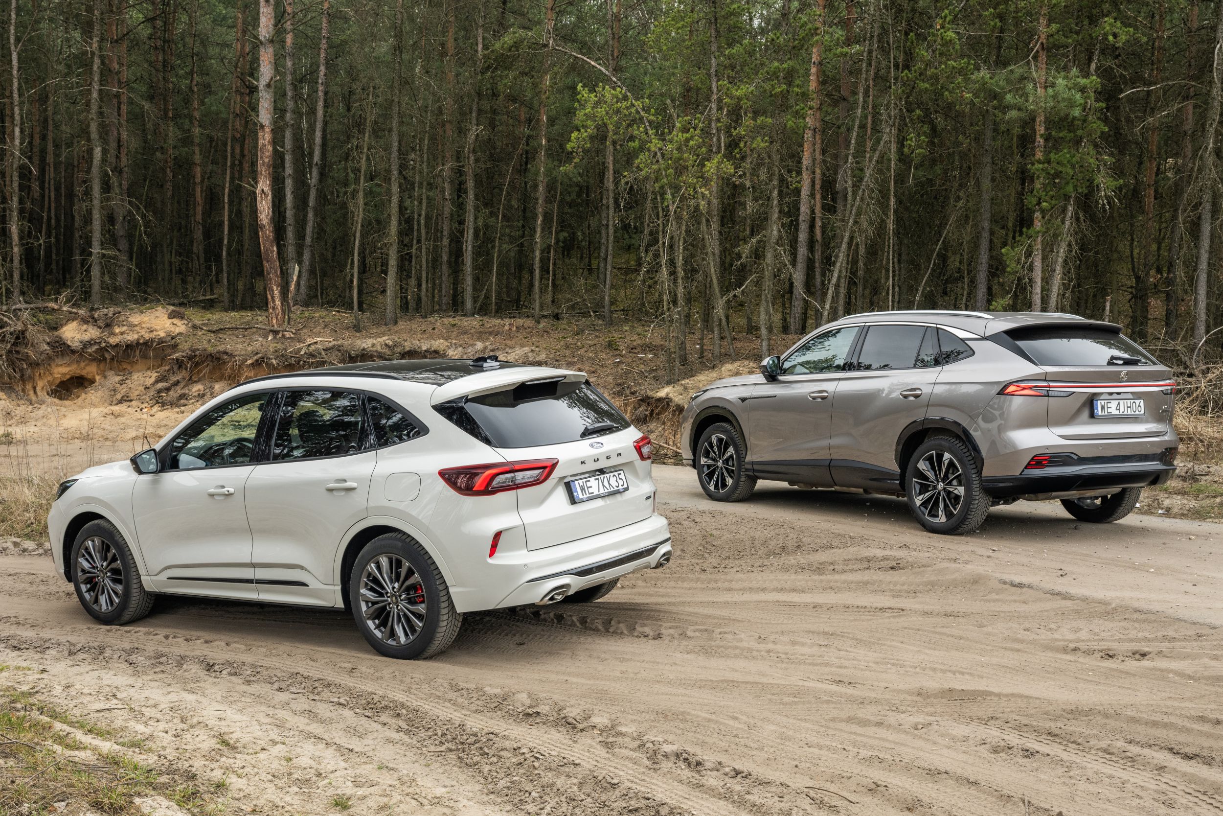 Ford Kuga, MG HS - 4