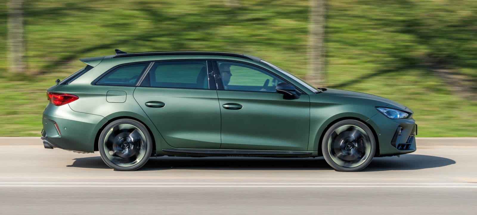 cupra-leon-sportstourer-vz-bok