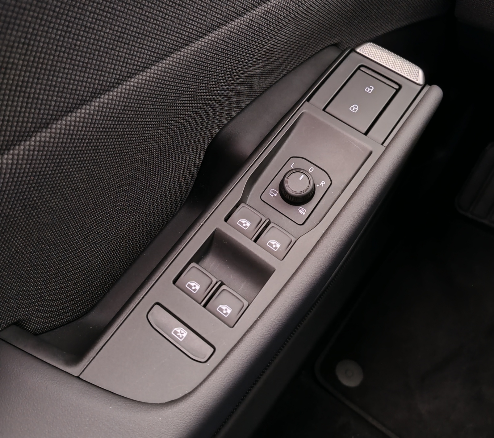 volkswagen-id-polo-sterowanie-szyb