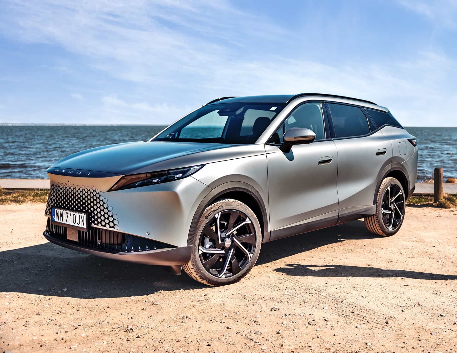 Omoda-7-super-hybrid-przod-bok